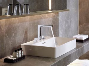 hans-grohe-metropol-3-hole-basin-mixer-lever-handle_hotelroom_ambience_4x3